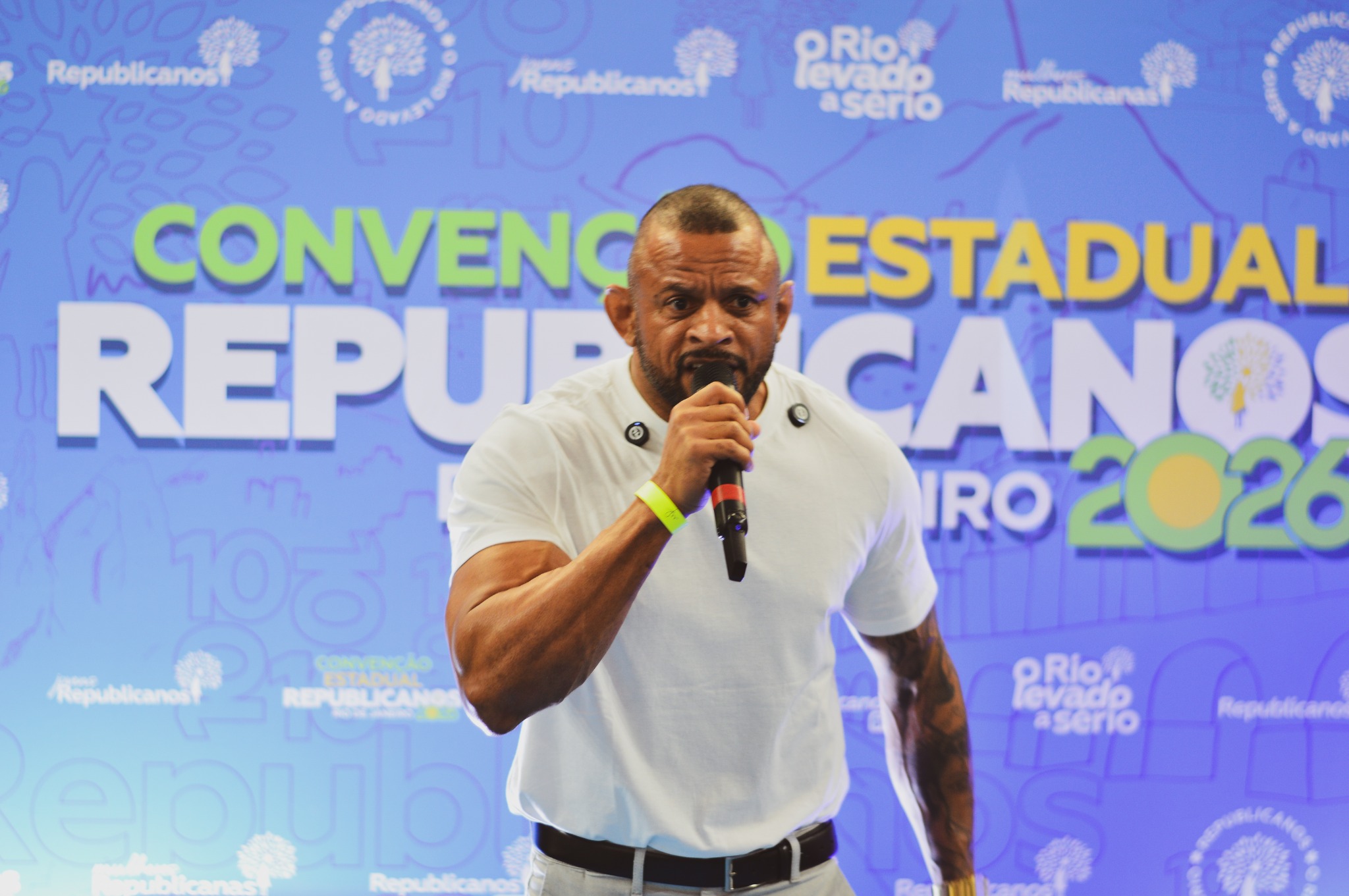 Sapo discursando em evento do Republicanos